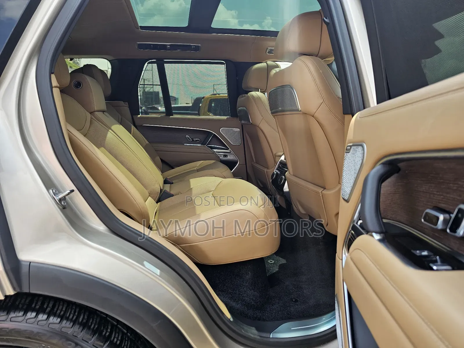 Land Rover Range Rover Vogue 2023 Gold