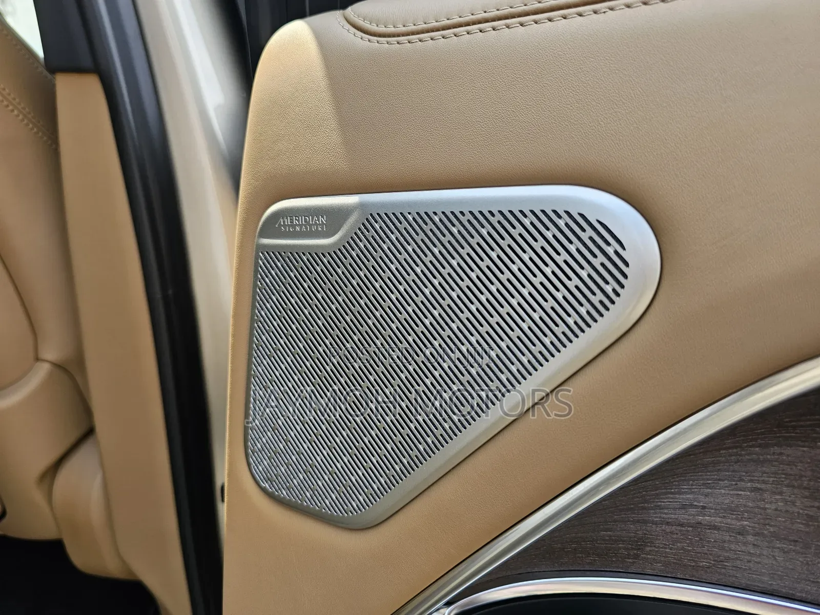 Land Rover Range Rover Vogue 2023 Gold