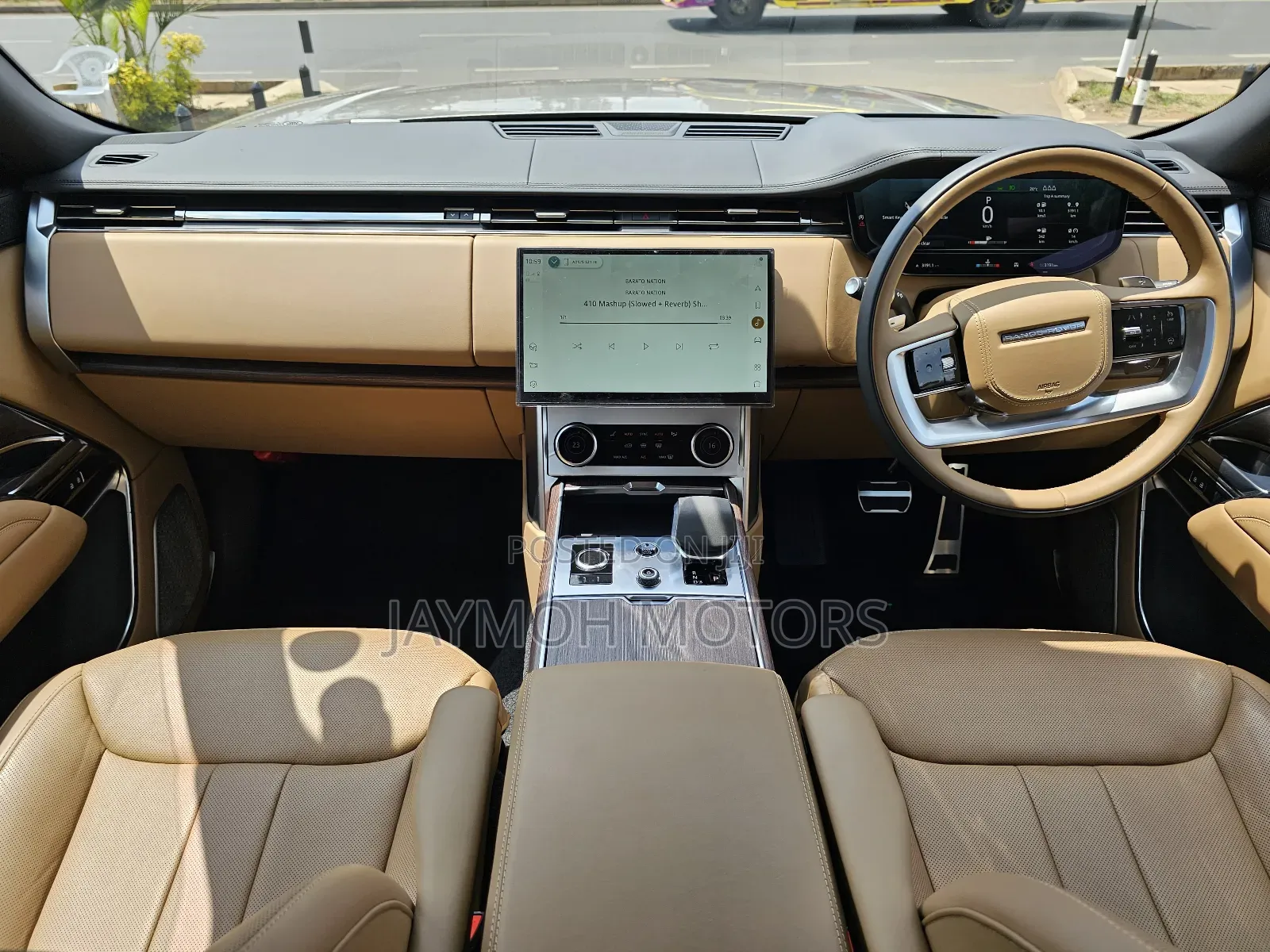 Land Rover Range Rover Vogue 2023 Gold