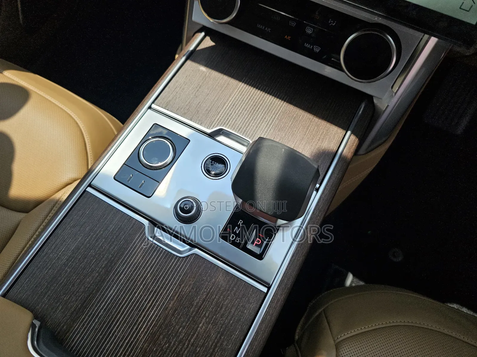Land Rover Range Rover Vogue 2023 Gold