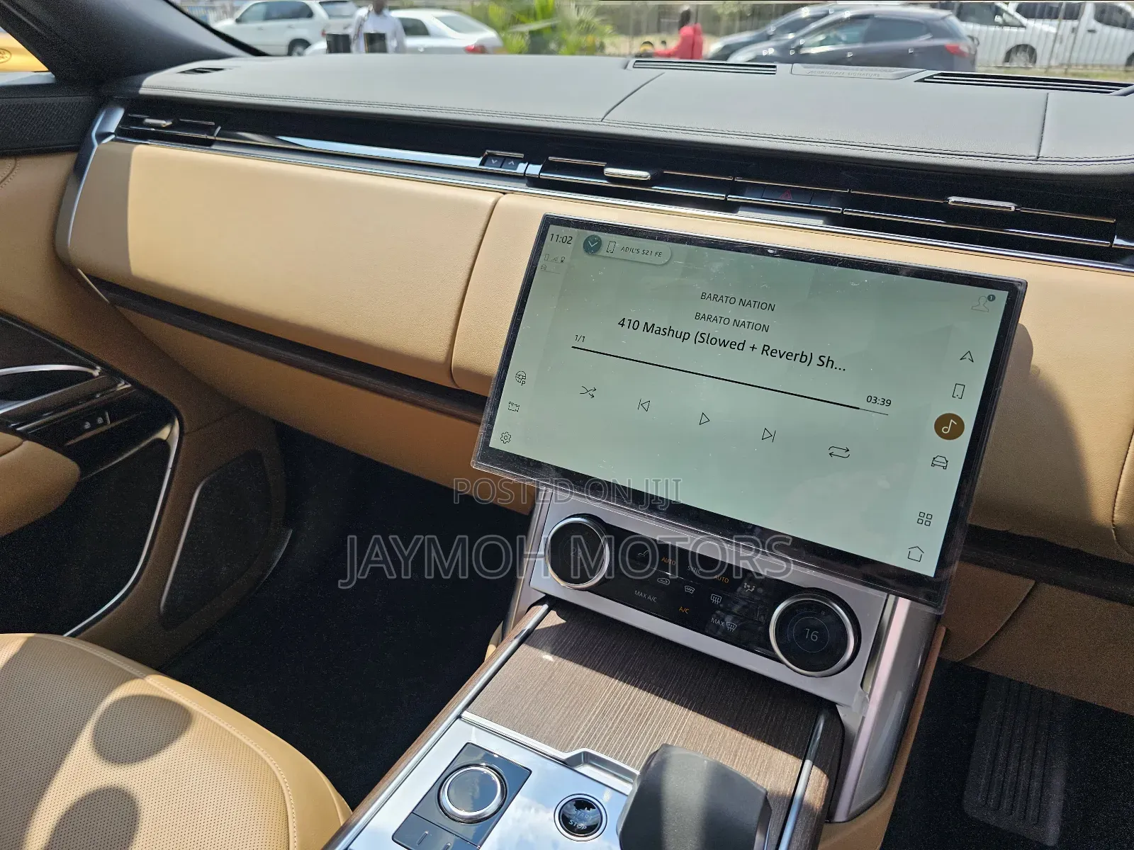 Land Rover Range Rover Vogue 2023 Gold