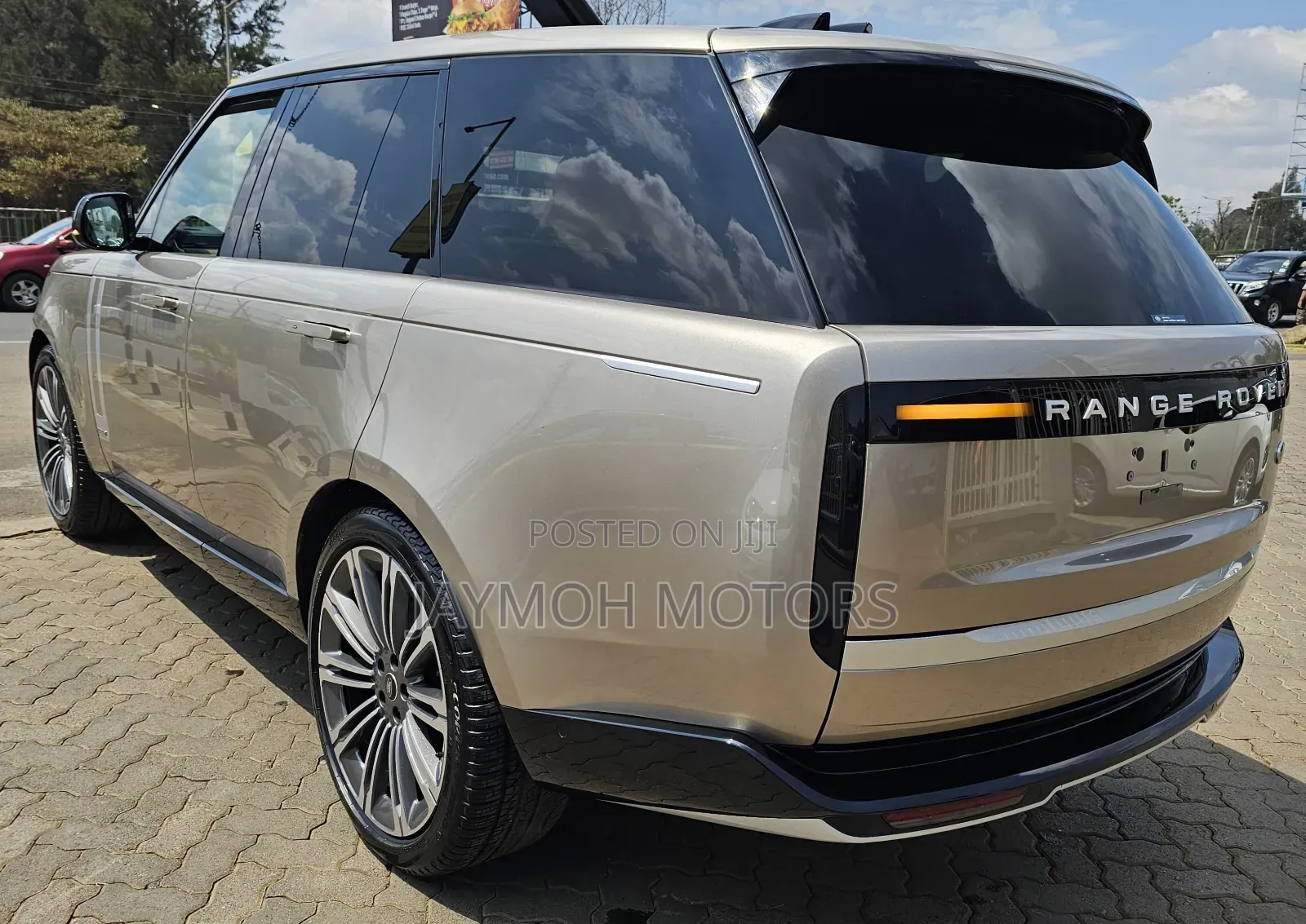 Land Rover Range Rover Vogue 2023 Gold