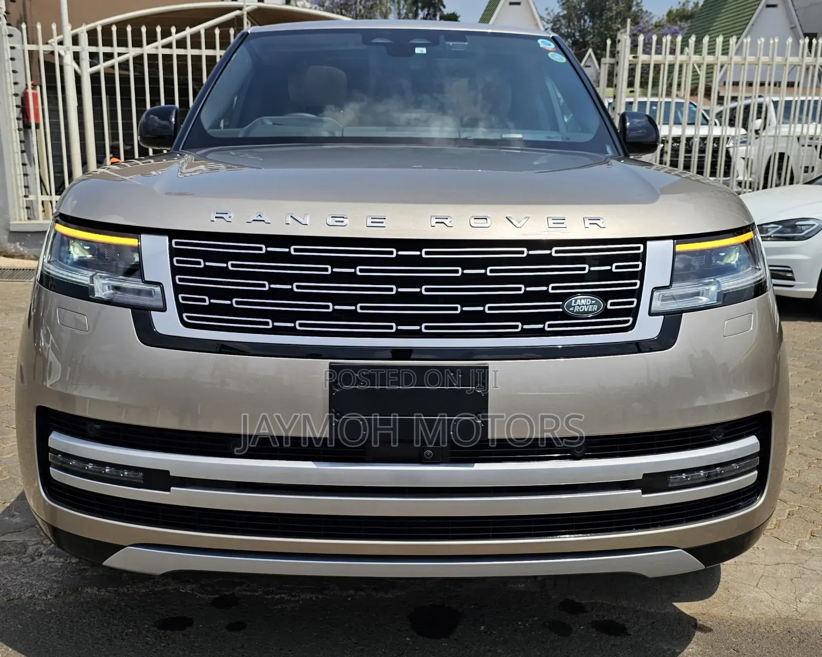Land Rover Range Rover Vogue 2023 Gold