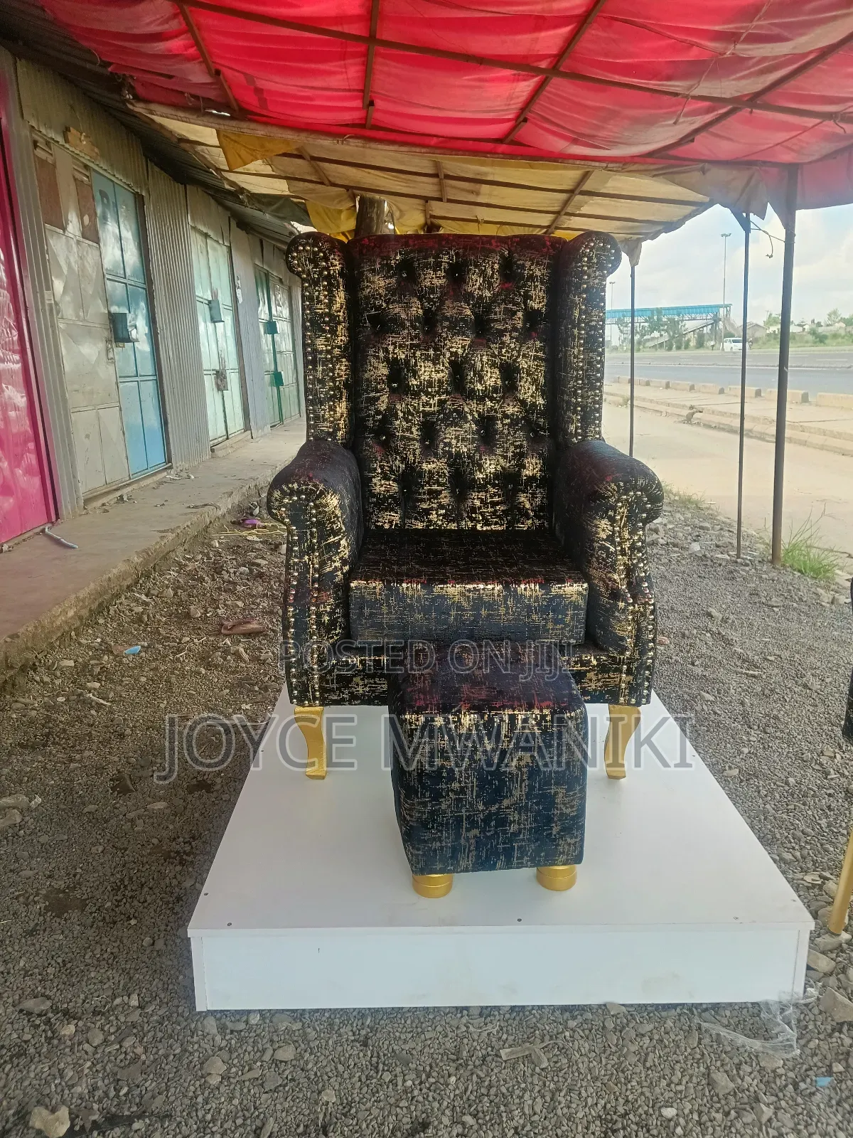 Pedicure Seat, Black With a Blend of Gold M