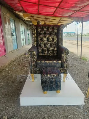 Pedicure Seat, Black With a Blend of Gold M