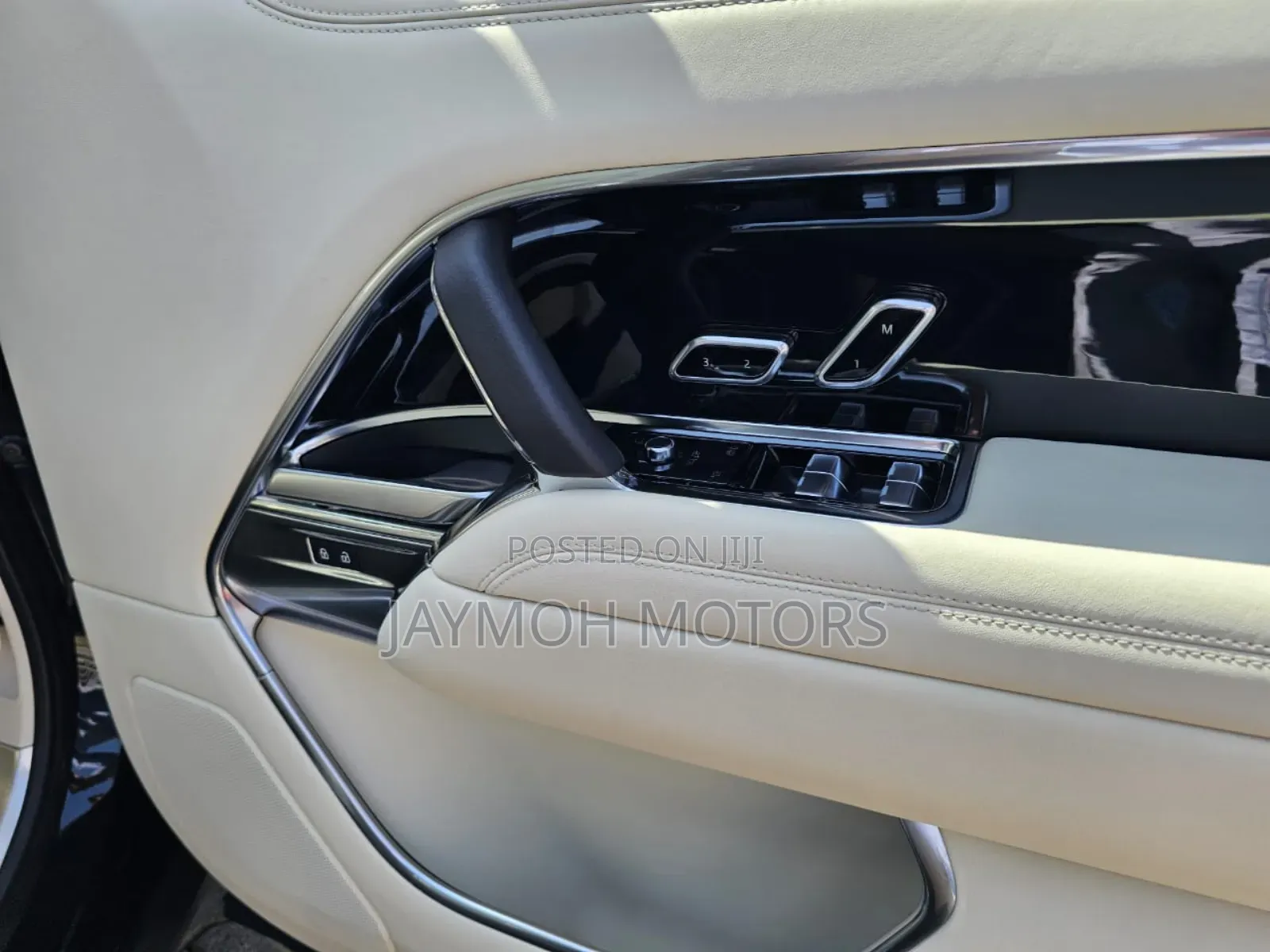 Land Rover Range Rover Vogue 2023 Black