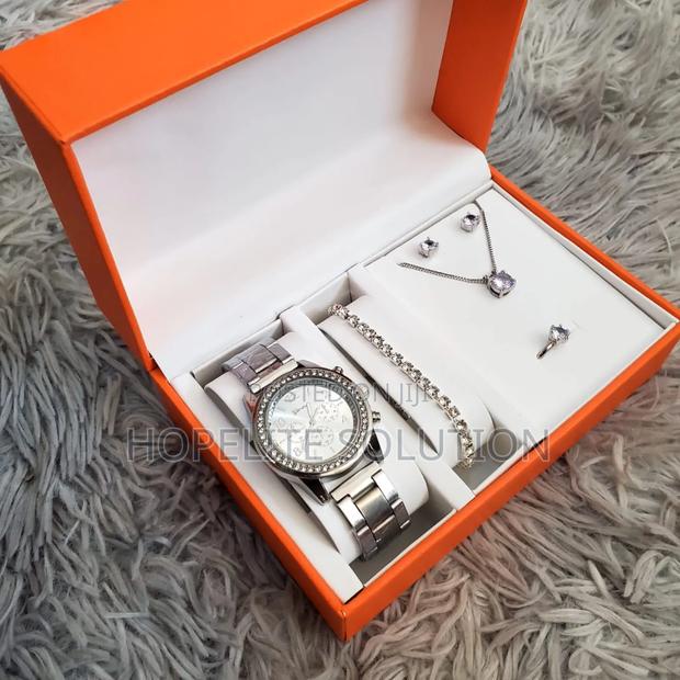 Luxury Jewelry Set - main view