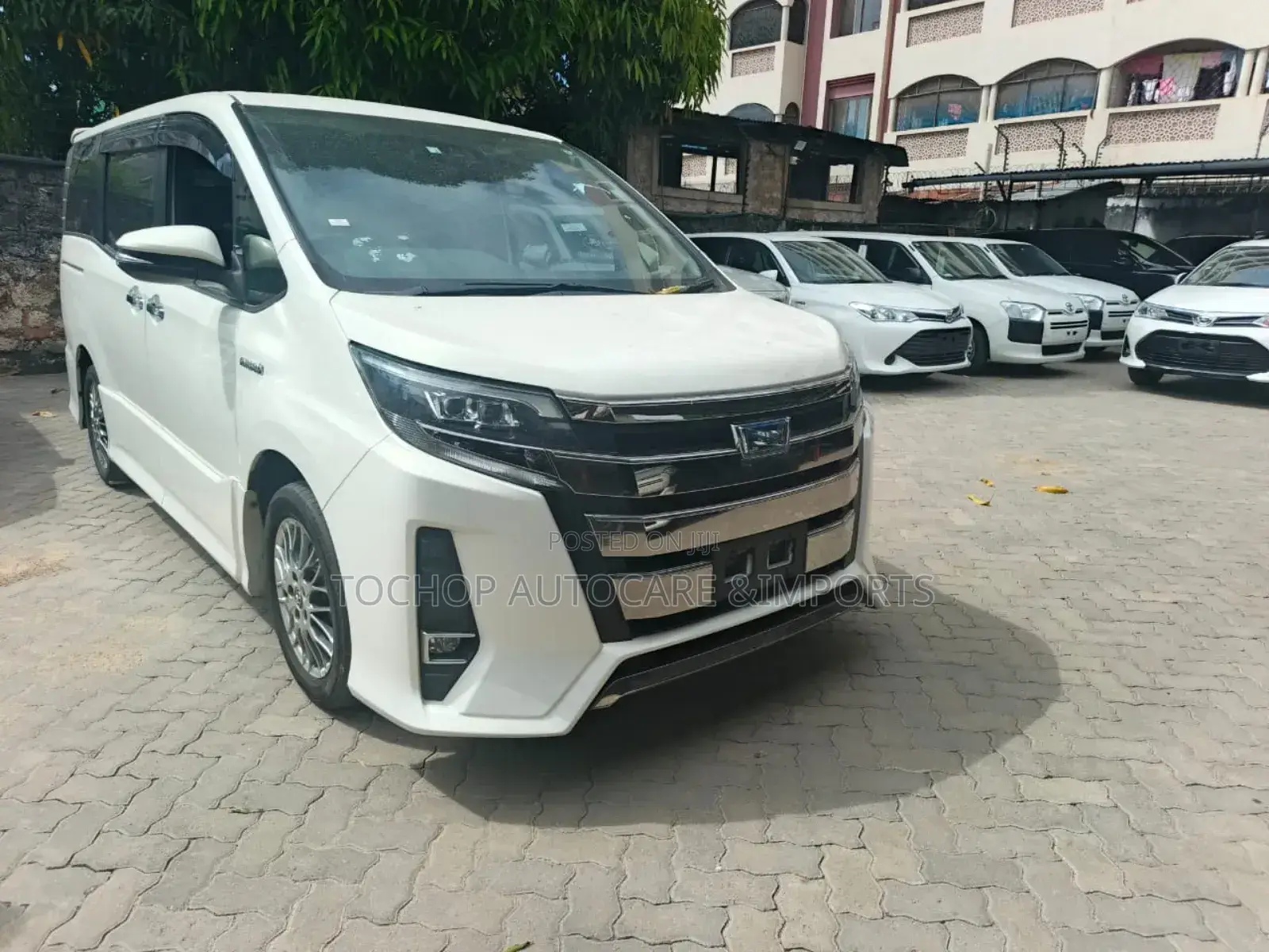 Toyota Noah 2.0 AWD (8 Seater) 2018 White