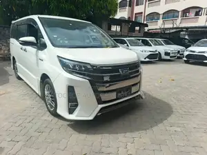 Toyota Noah 2.0 AWD (8 Seater) 2018 White
