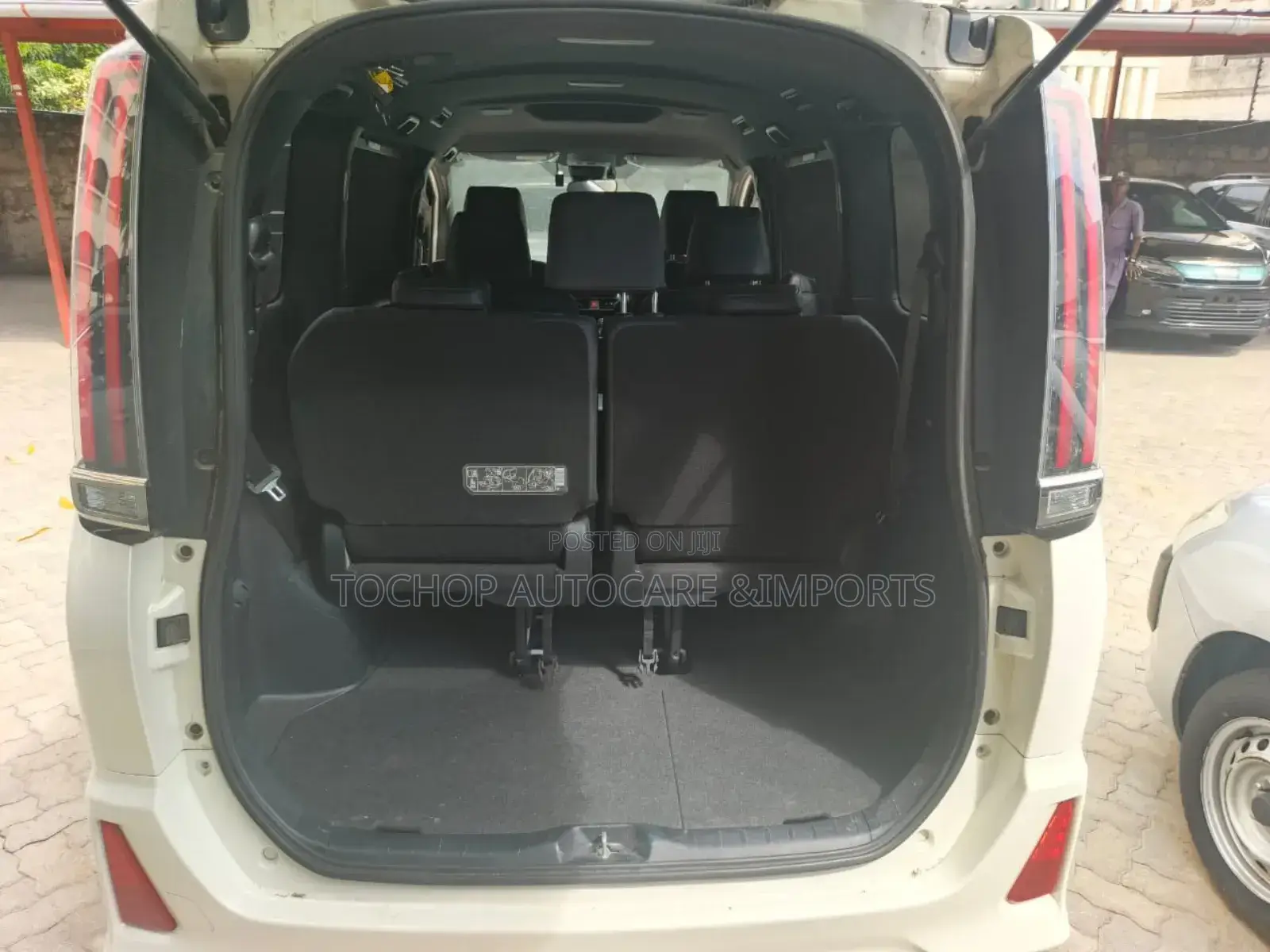 Toyota Noah 2.0 AWD (8 Seater) 2018 White