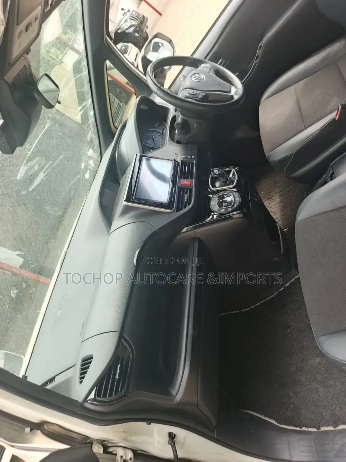 Toyota Noah 2.0 AWD (8 Seater) 2018 White