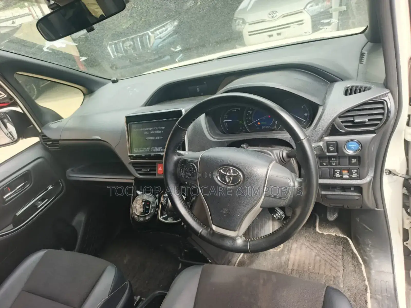 Toyota Noah 2.0 AWD (8 Seater) 2018 White