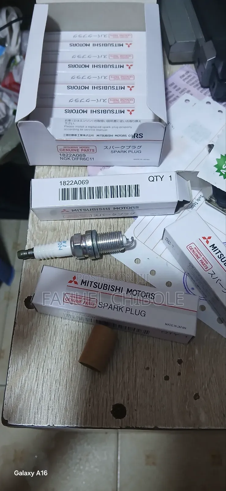 Original Mitsubishi Sparks Plug