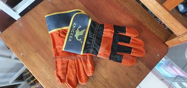 Heavy Duty Hand Gloves - thumbnail 2
