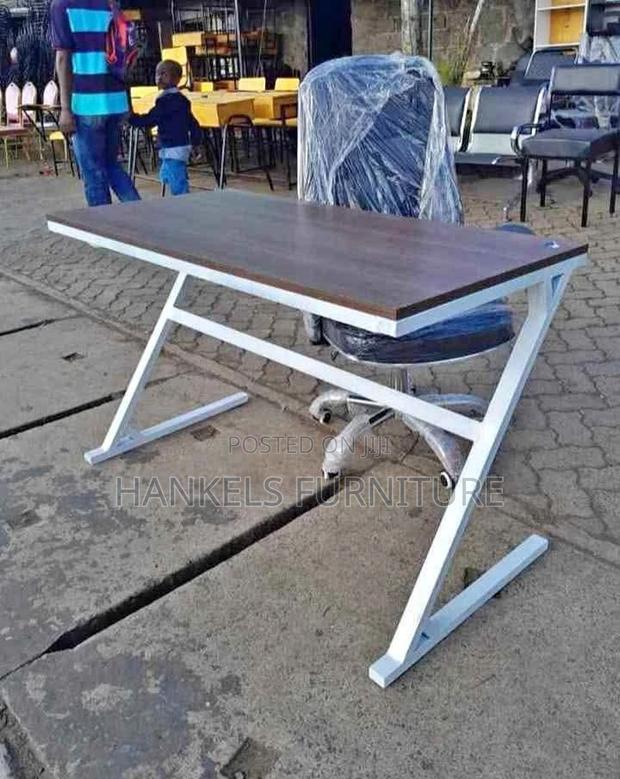 Office Desk With Single Metal Frame