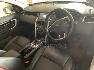 Land Rover Discovery Sport SE 2019 White