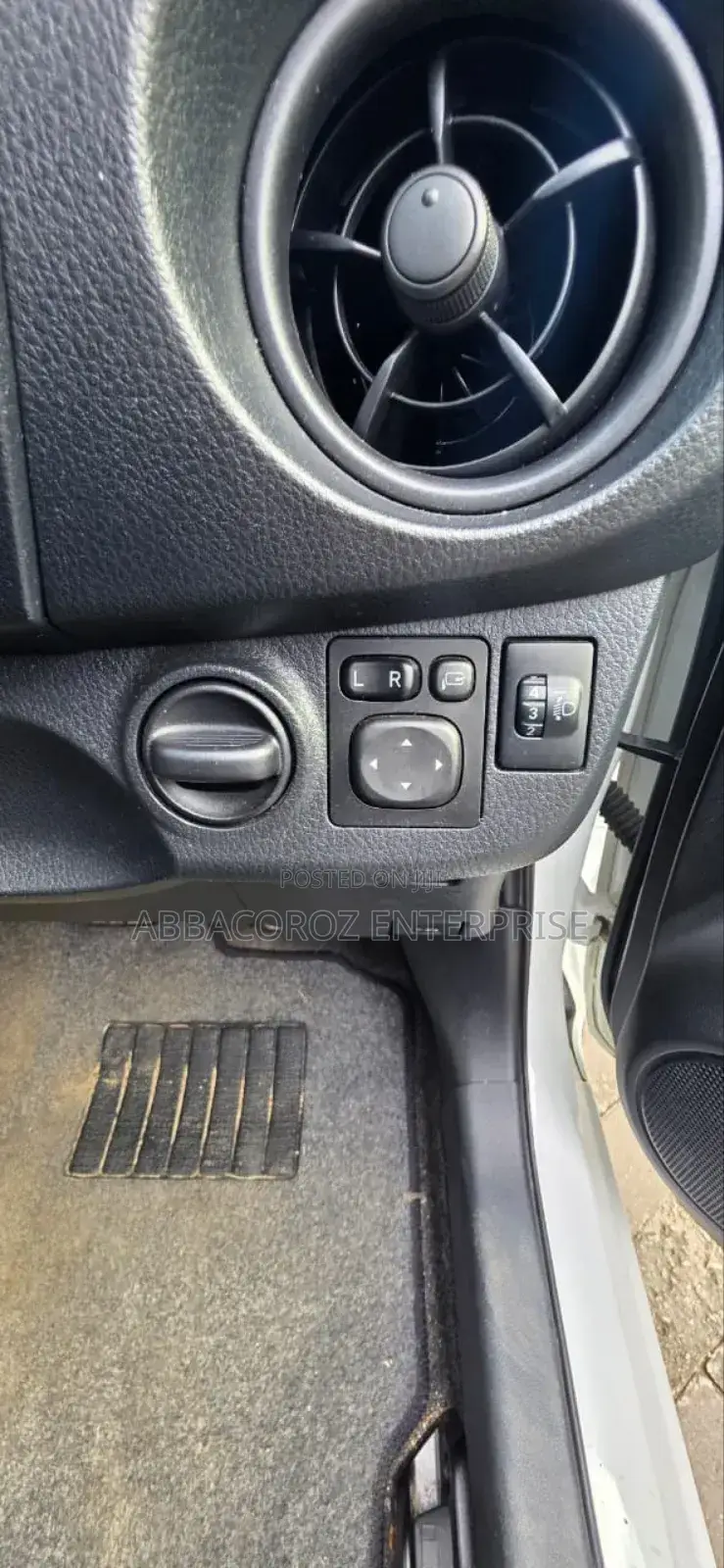 Toyota Vitz 1.5 FWD Hybrid 5dr 2018 Pearl