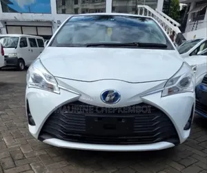 Toyota Vitz 1.5 FWD Hybrid 5dr 2018 Pearl