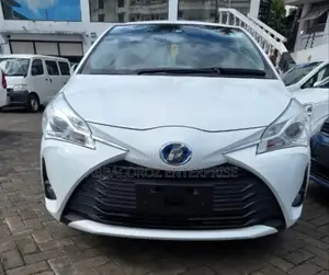 Toyota Vitz 1.5 FWD Hybrid 5dr 2018 Pearl