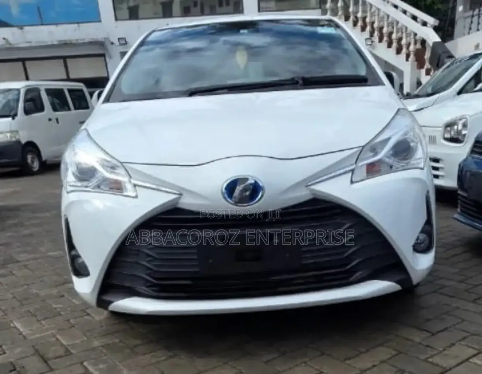 Toyota Vitz 1.5 FWD Hybrid 5dr 2018 Pearl