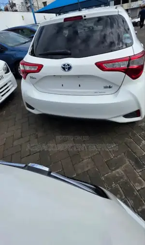 Toyota Vitz 1.5 FWD Hybrid 5dr 2018 Pearl
