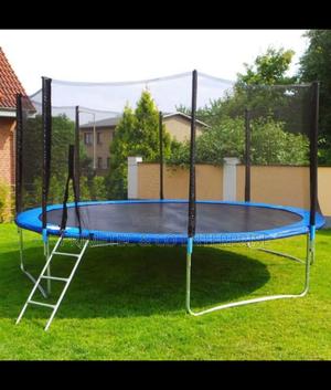 10 Ft Trampoline With Safety Enclosure Net - thumbnail 2