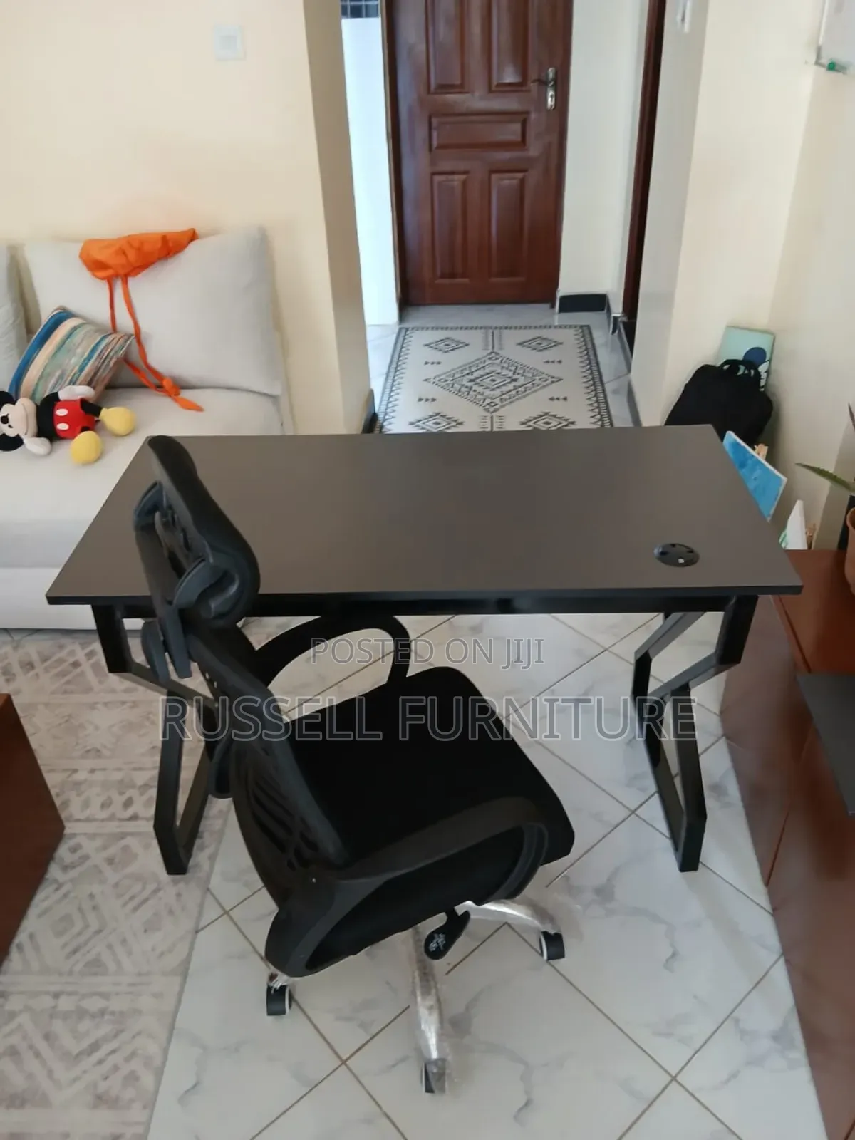 Headrest Office Chair and Metallic Office Desk