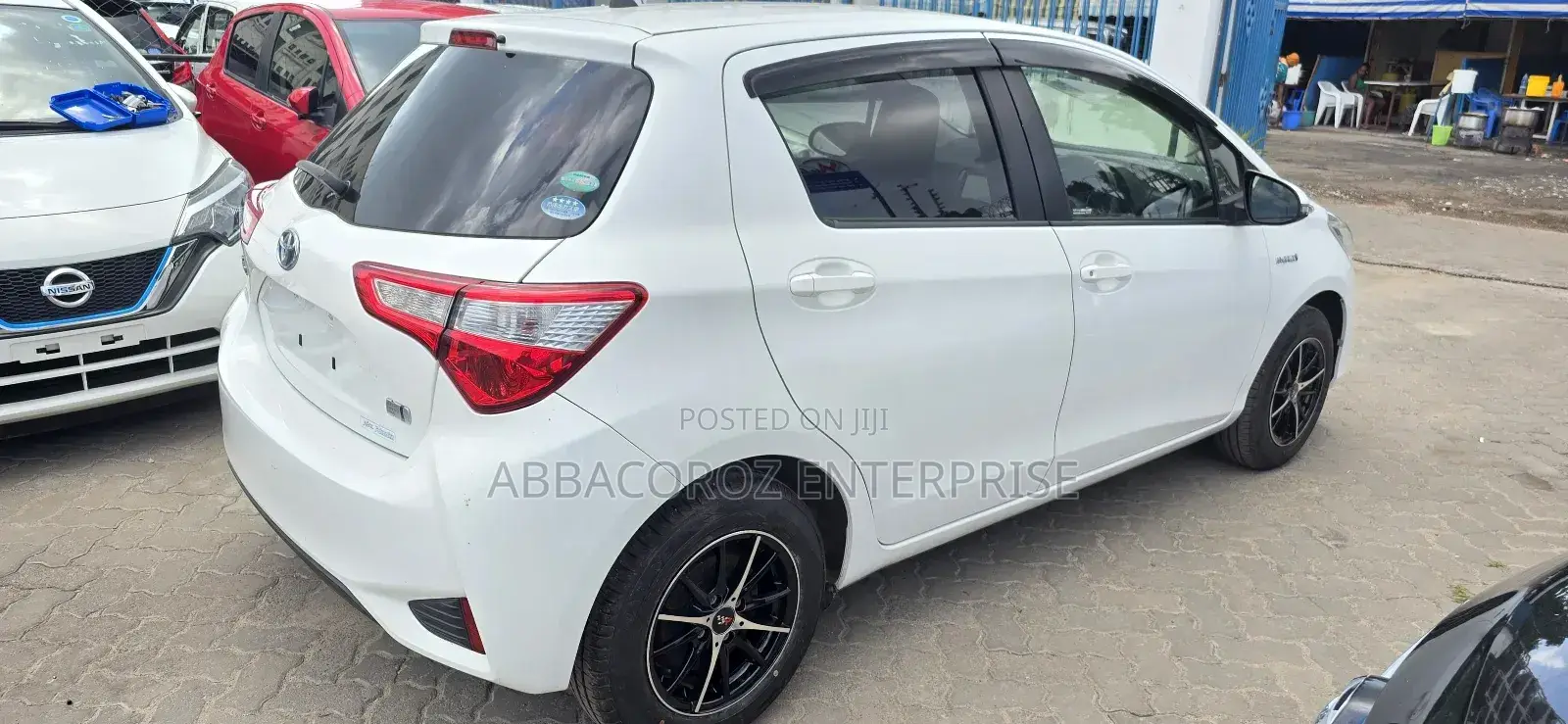 Toyota Vitz 1.5 FWD Hybrid 5dr 2017 White