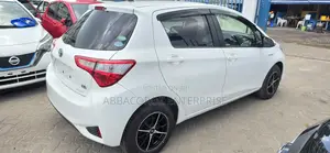 Toyota Vitz 1.5 FWD Hybrid 5dr 2017 White