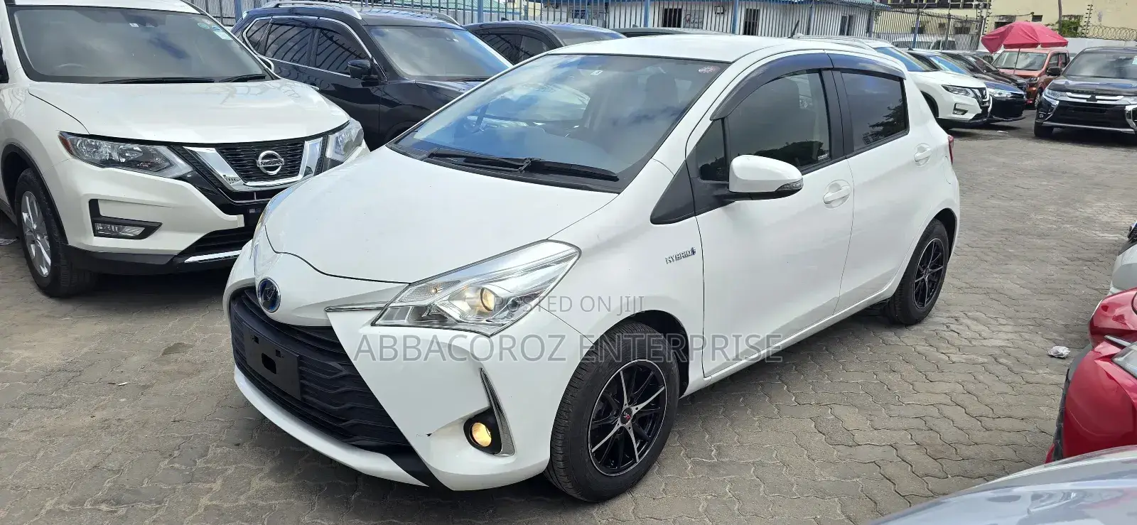 Toyota Vitz 1.5 FWD Hybrid 5dr 2017 White