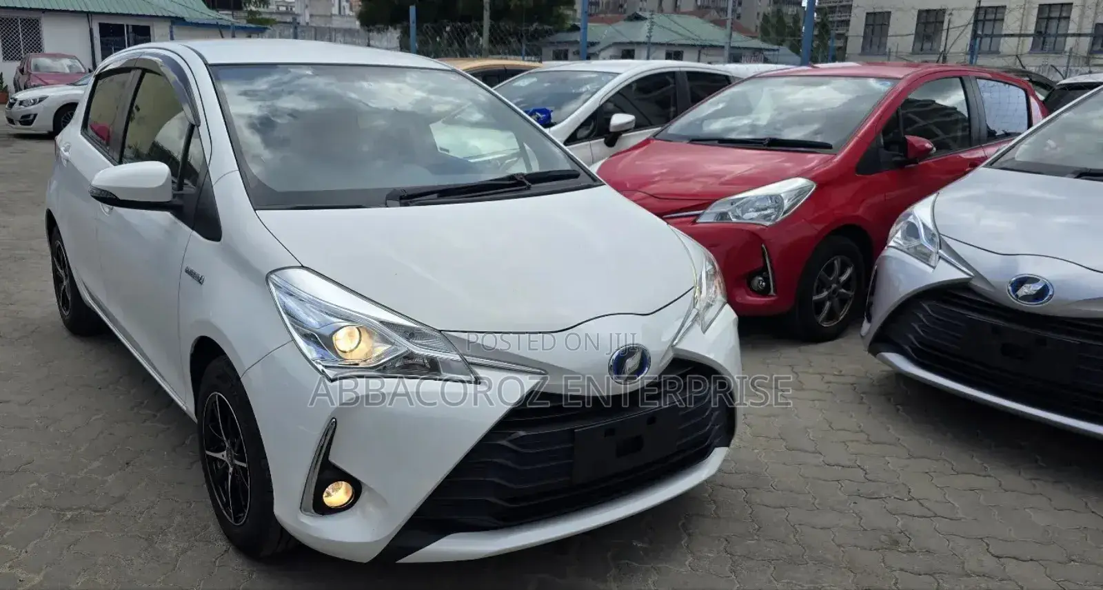 Toyota Vitz 1.5 FWD Hybrid 5dr 2017 White