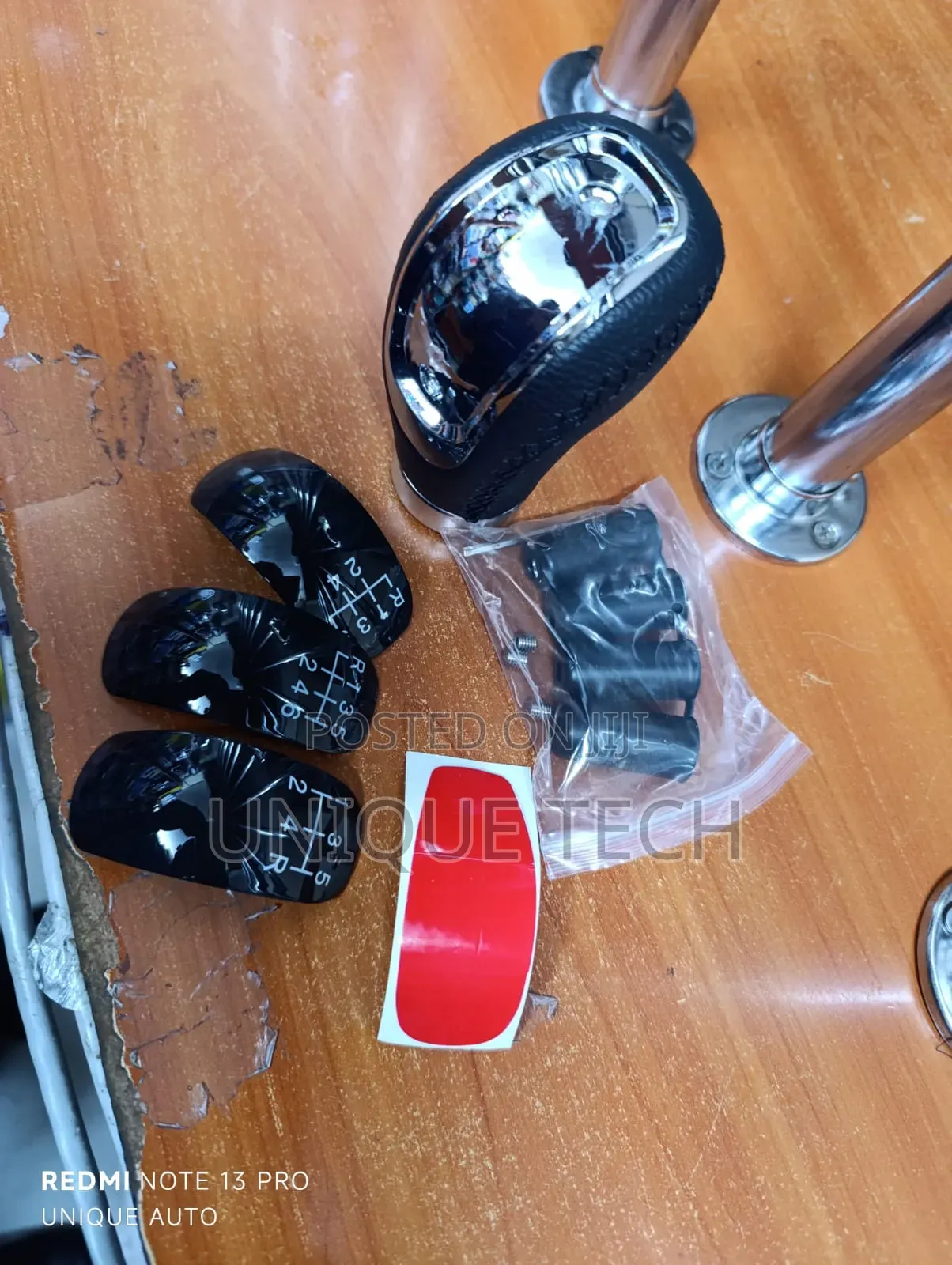 Manual Gear Knob – Universal Fit, Sporty Grip Design