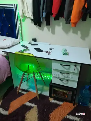 Side Way Working Table