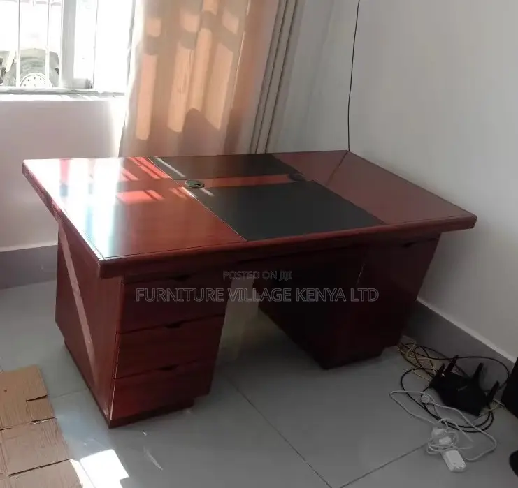 Office Desk:Executive Secure 1400mm Wide Standard Table