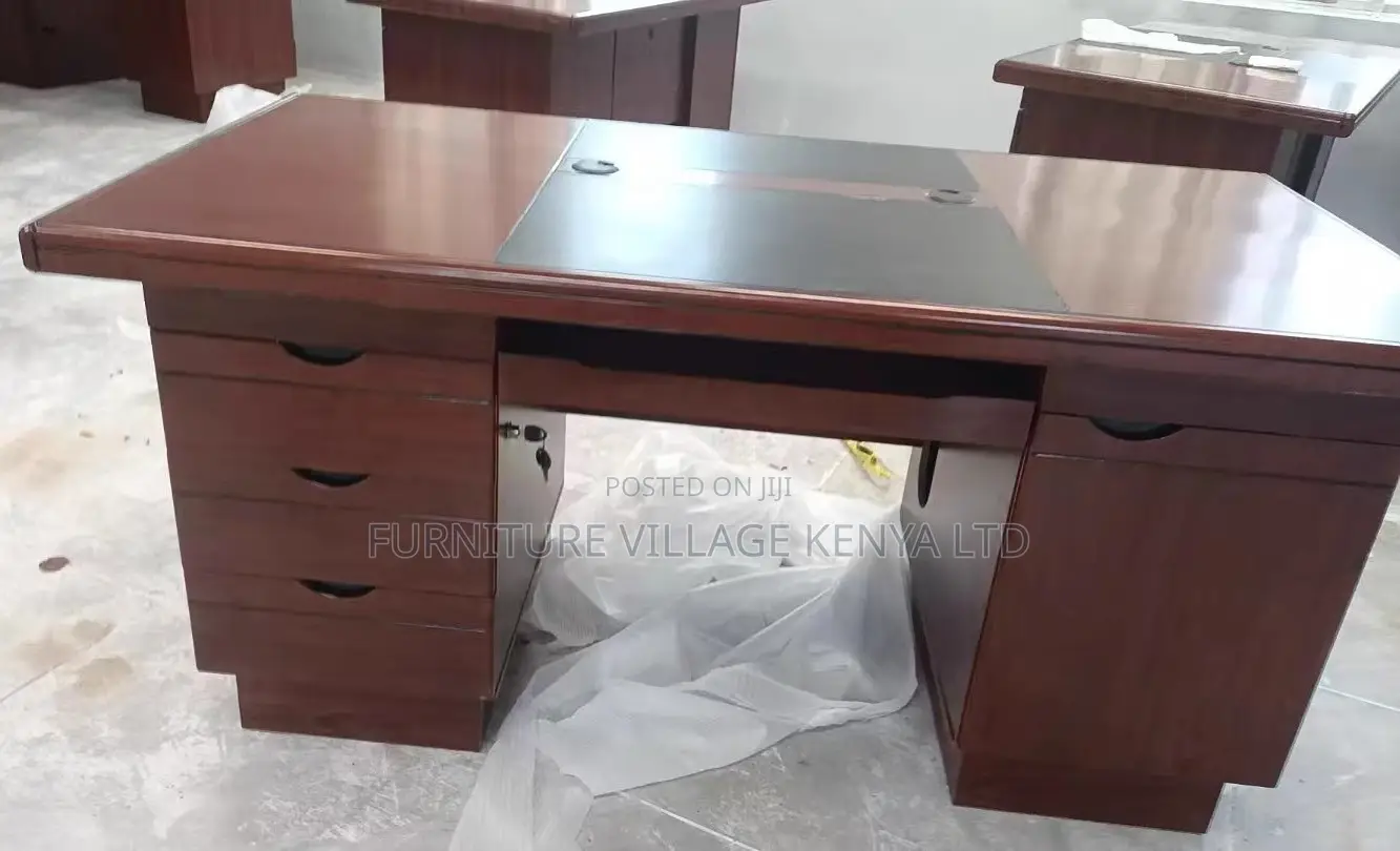 Office Desk:Executive Secure 1400mm Wide Standard Table