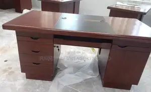 Office Desk:Executive Secure 1400mm Wide Standard Table