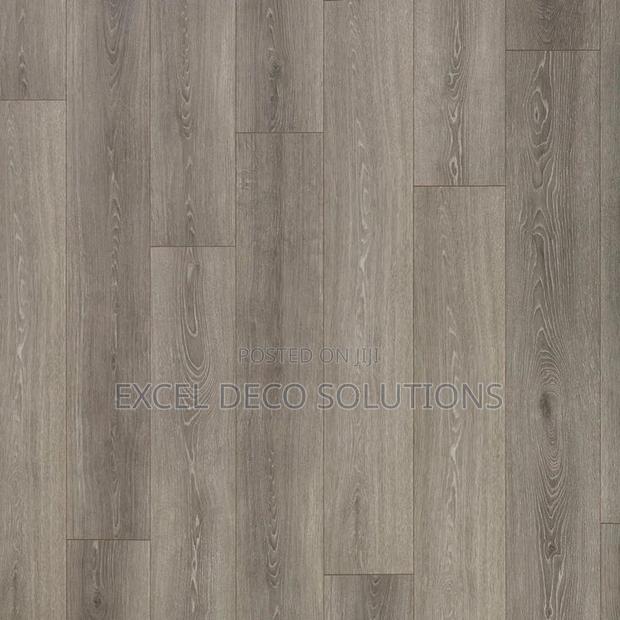 Selfadhesive LVT Flooring Looks Like Wood, Works Like Vinyl!