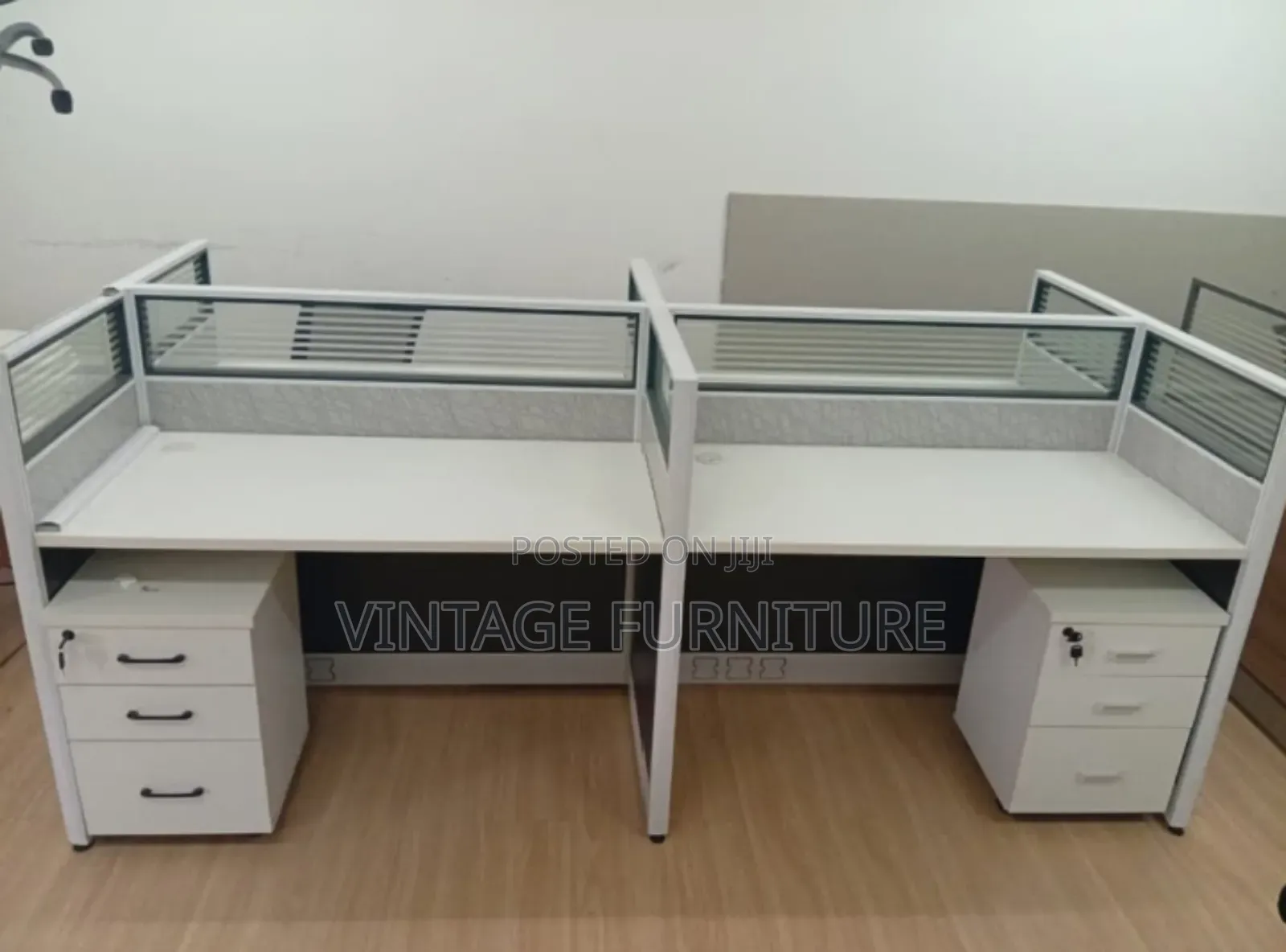 Four Way Workstation D009
