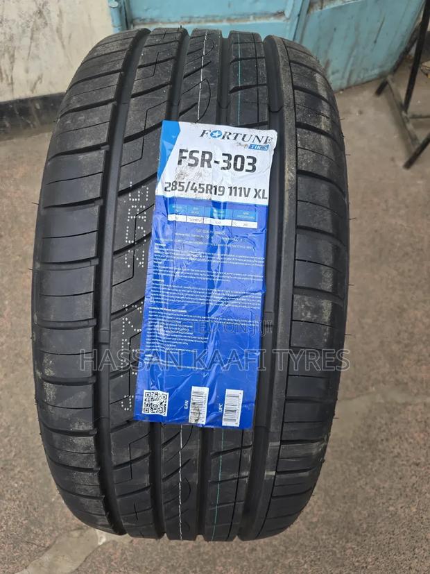 285/45r19 Fortune Tre