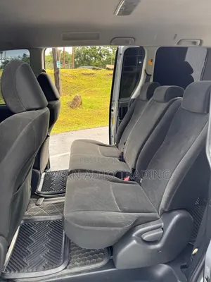 Toyota Voxy 2013 Silver
