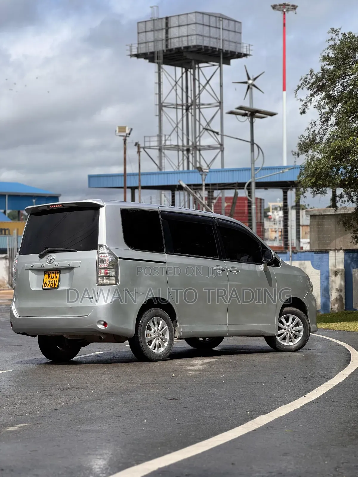 Toyota Voxy 2013 Silver