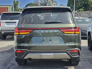 Lexus LX 2023 Green