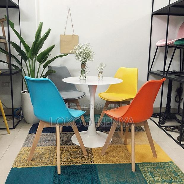 Dining Set: Round Dining Table With Eames Chairs - thumbnail 4