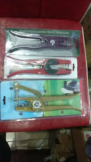 Universal Total Tagger Applicators, for Applying Ear Tags