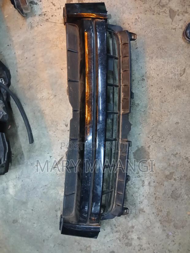 Ex Japan Noah 2008 Grill - main view