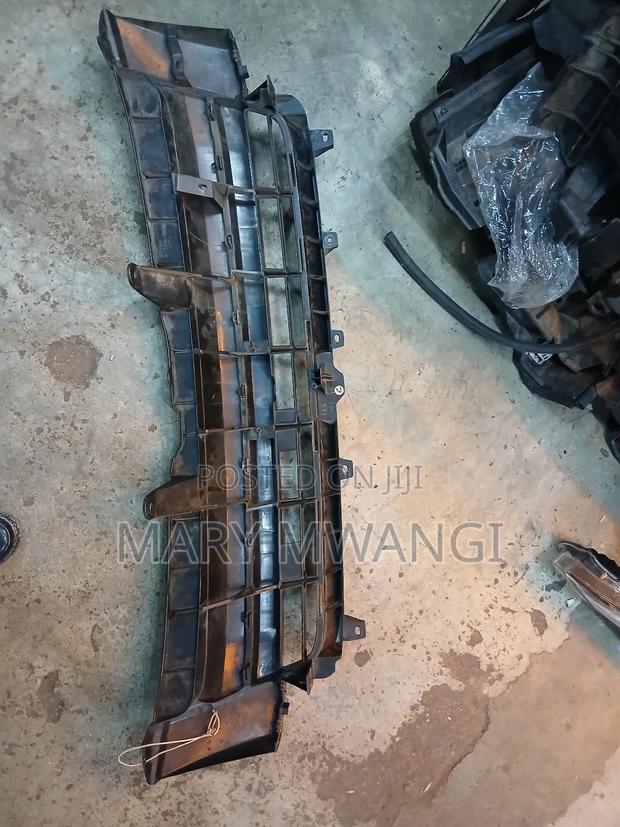 Ex Japan Noah 2008 Grill - thumbnail 2