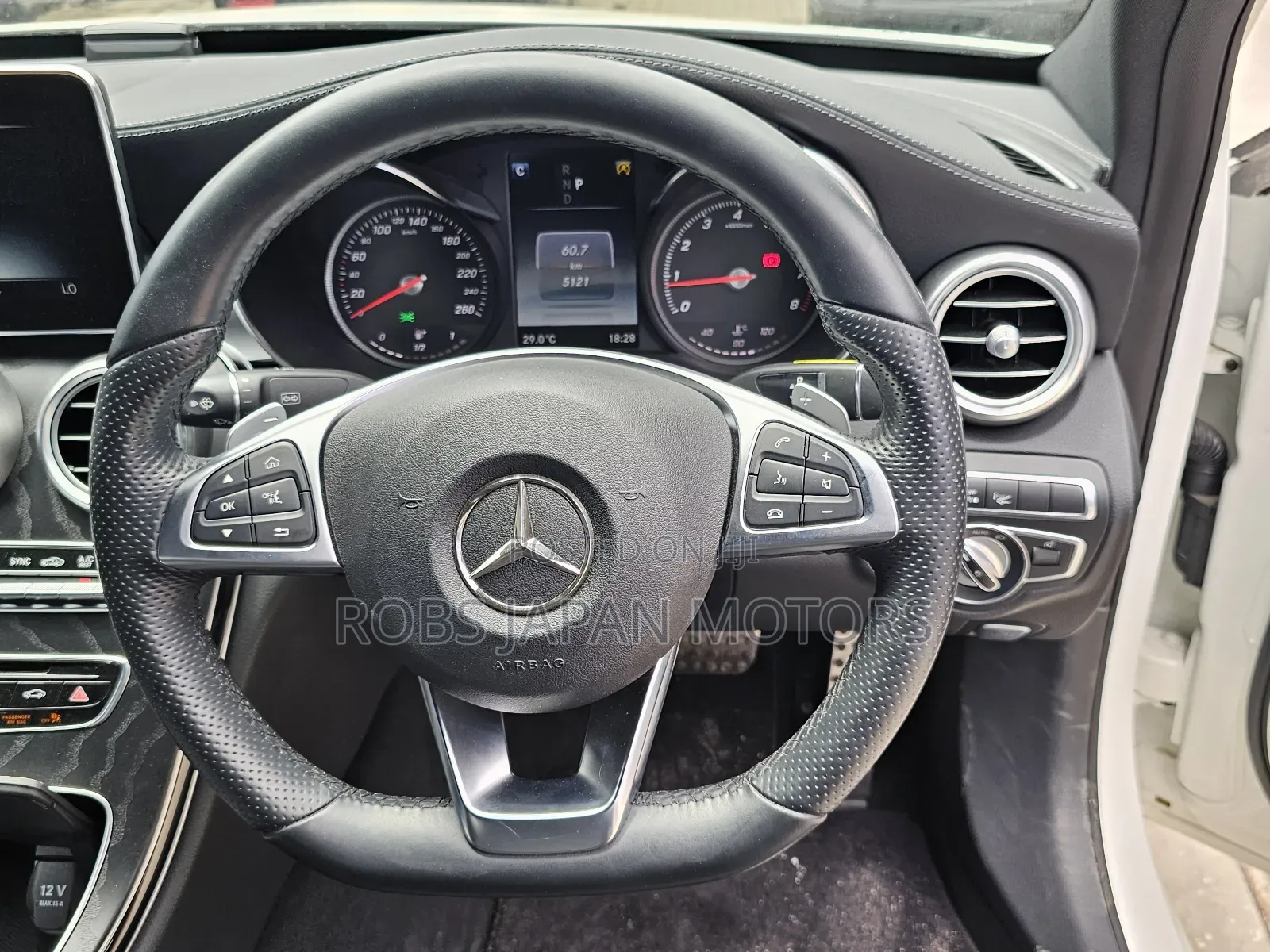 Mercedes-Benz C250 2018 Pearl