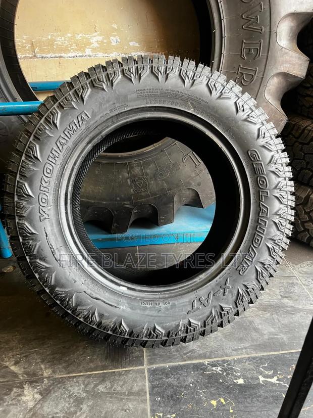 285/60r18 Yokohama Geolander X-At - thumbnail 2