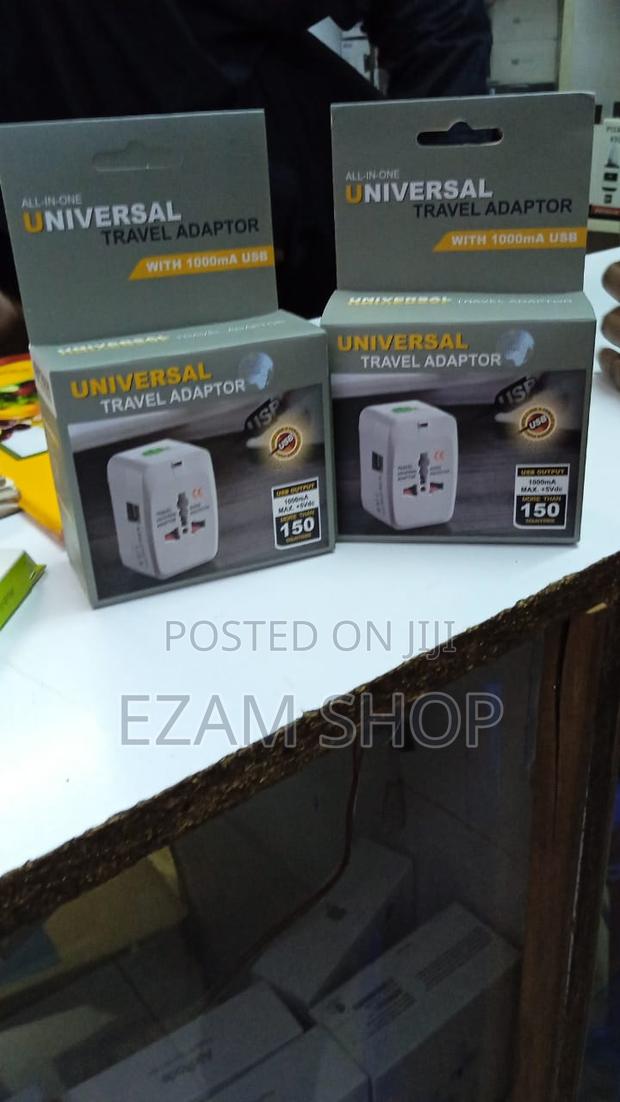 Universal Travel Adapter - thumbnail 3