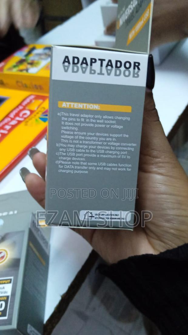 Universal Travel Adapter - thumbnail 4